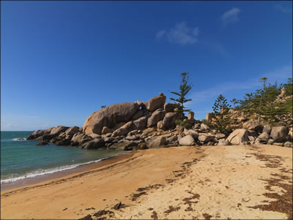 Arthur Bay - Magnetic Island SQ (PBH3 00 2449)