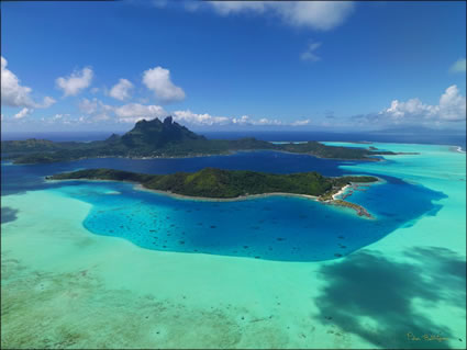 Bora Bora Aerial SQ (PBH3 00 2017)