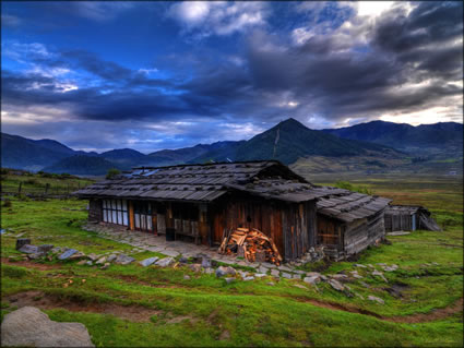 Farmhouse - Phobjinka Valley SQ (PBH3 00 23860)