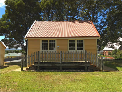 Flowery Gully Schoolhouse - TAS (PBH3 00 0489)