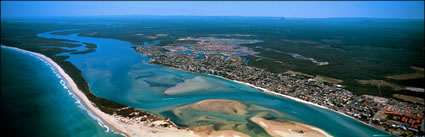 Golden Beach looking South - QLD (PB00 0073) 