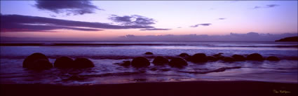 Moeraki Boulders 1 - NZ (PB 002755)