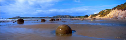 Moeraki Boulders 5  - NZ (PB 002748)