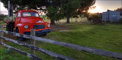 Stone Hut Truck - SA T (PBH3 00 22319)